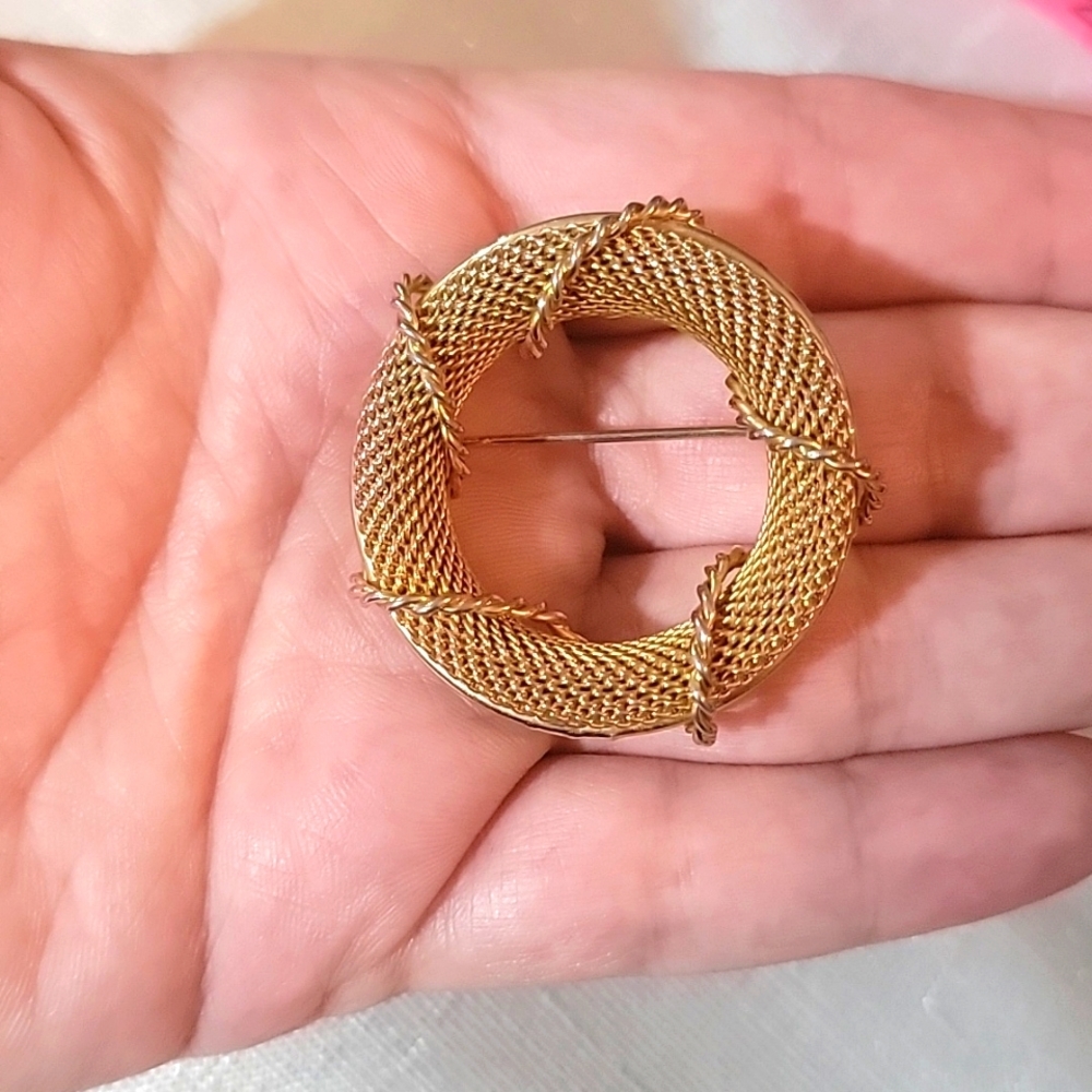 Kramer Nautical Mesh Buoy Circular Gold-Tone Vintage Brooch Pin